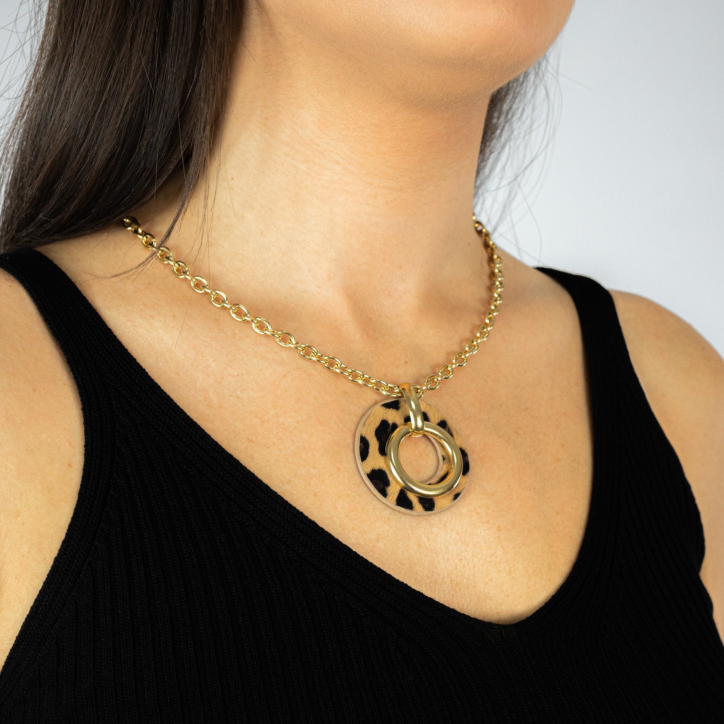 COLLAR ECLIPSE DORADO CON ANIMAL PRINT