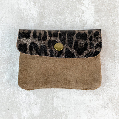 MONEDERO ANIMAL PRINT MARRÓN