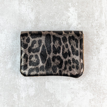 MONEDERO ANIMAL PRINT MARRÓN